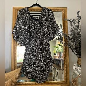 Eesome Black and White Flutter Sleeve Romper